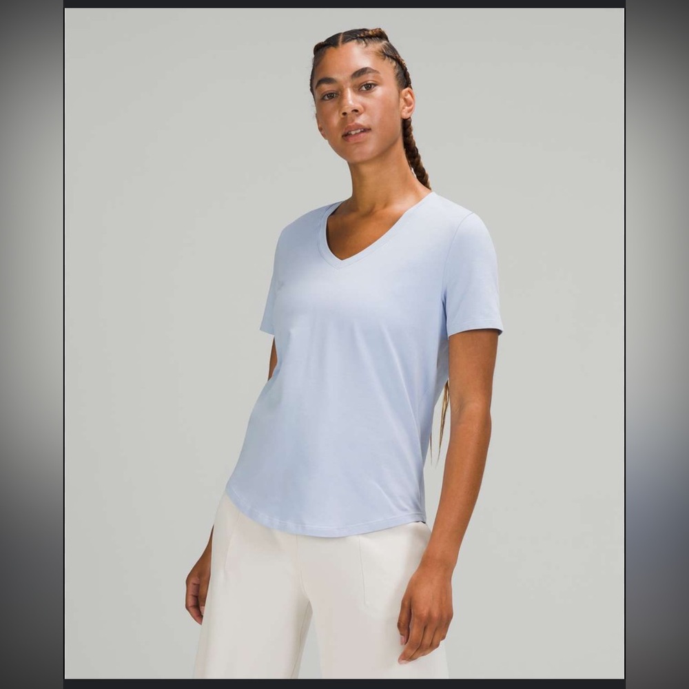 Lululemon- Love Tee- Sz 8- Blue Linen- Pima Cotton- VNeck